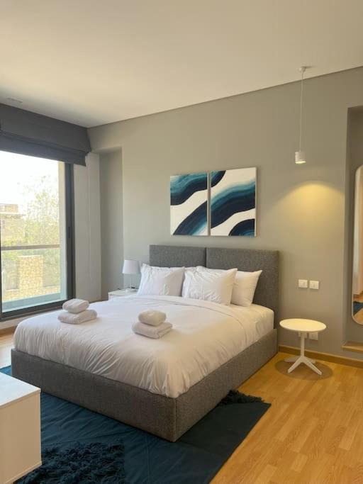 Varenna At West Golf Extension Apartment